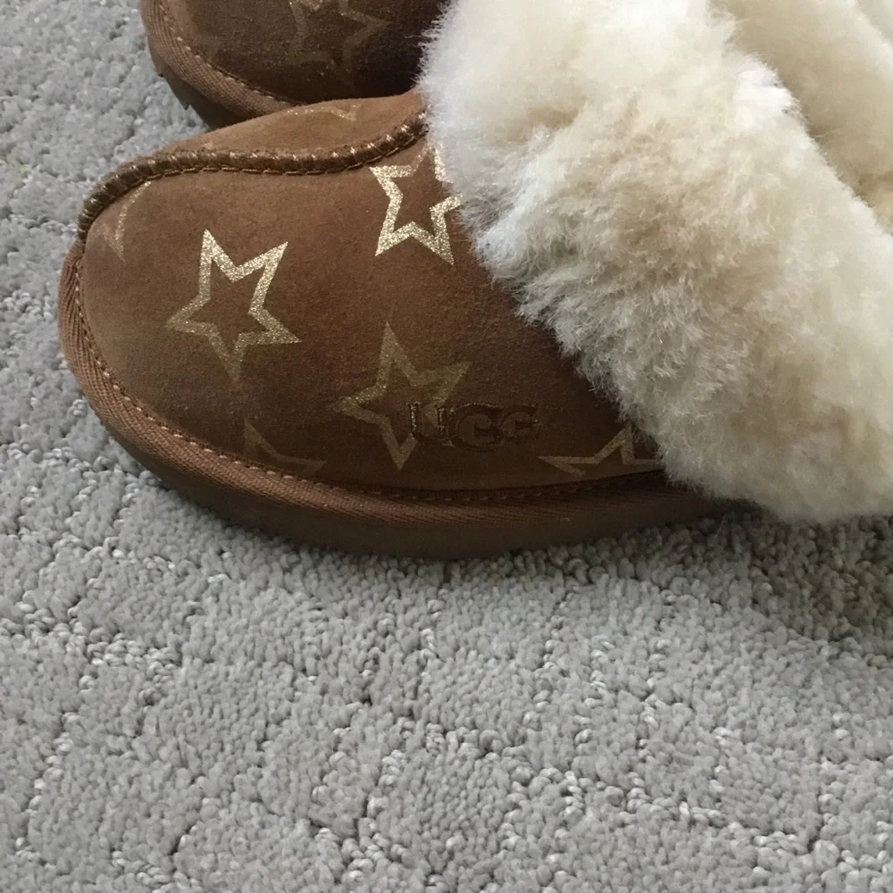UGG Kids Brown Suede Star Slip-On Slippers with Cream Shearling